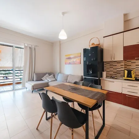 Lägenhet At New Bazar ! Tirana