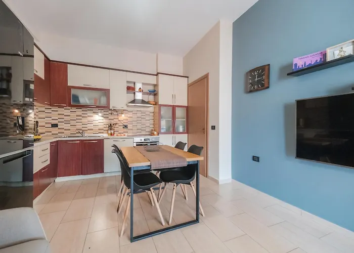 Appartement At New Bazar ! Tirana